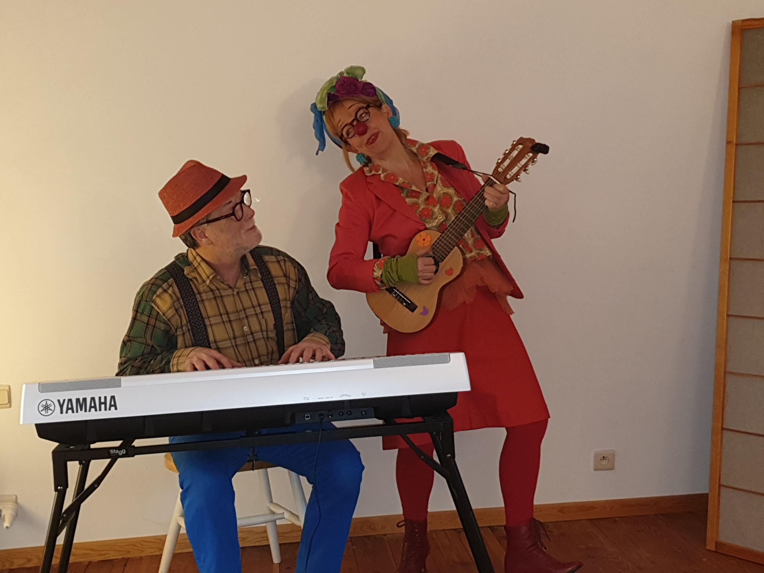 Image DES CLOWNS et de la musique live